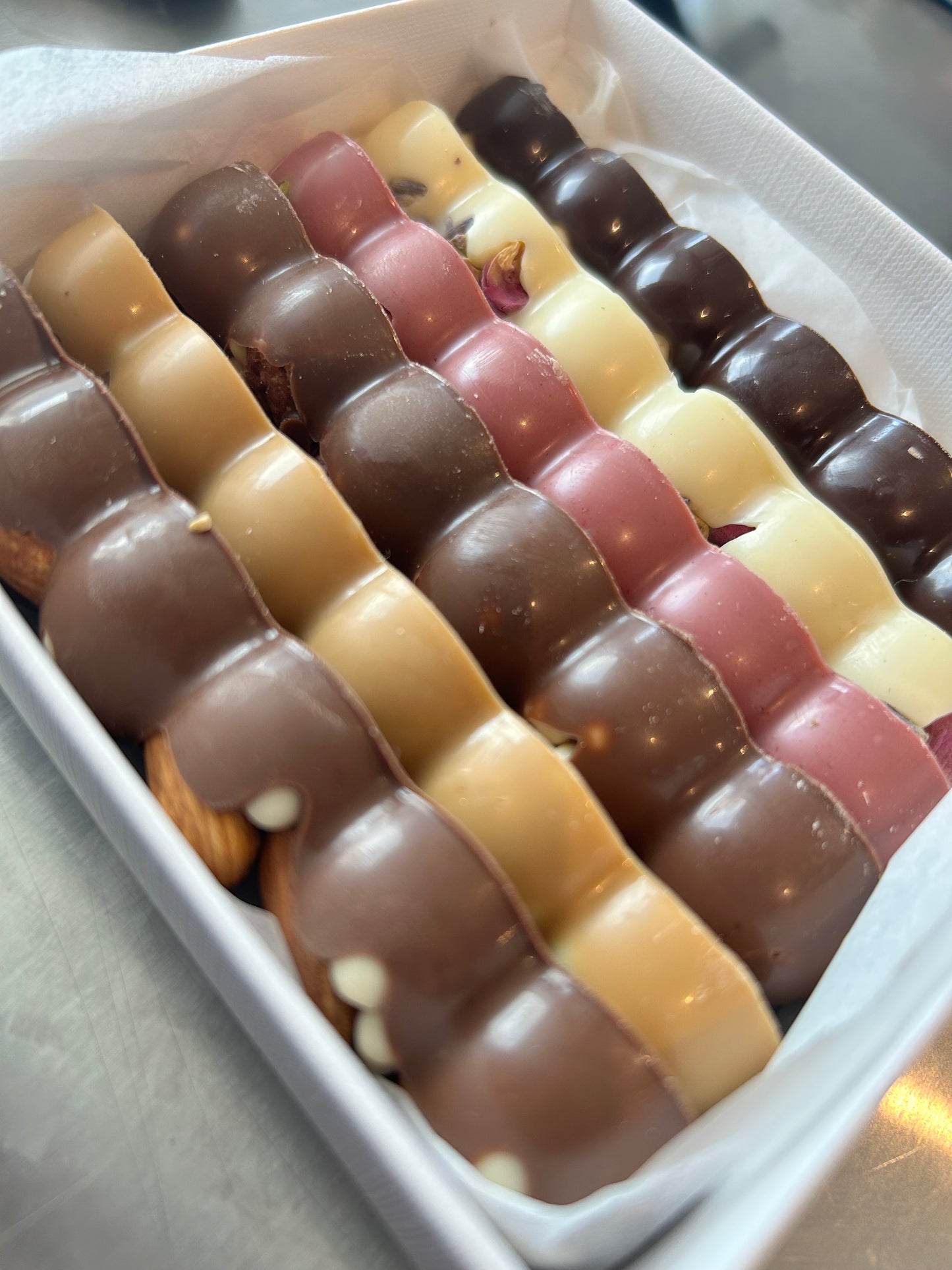 صندوق القصص الستة