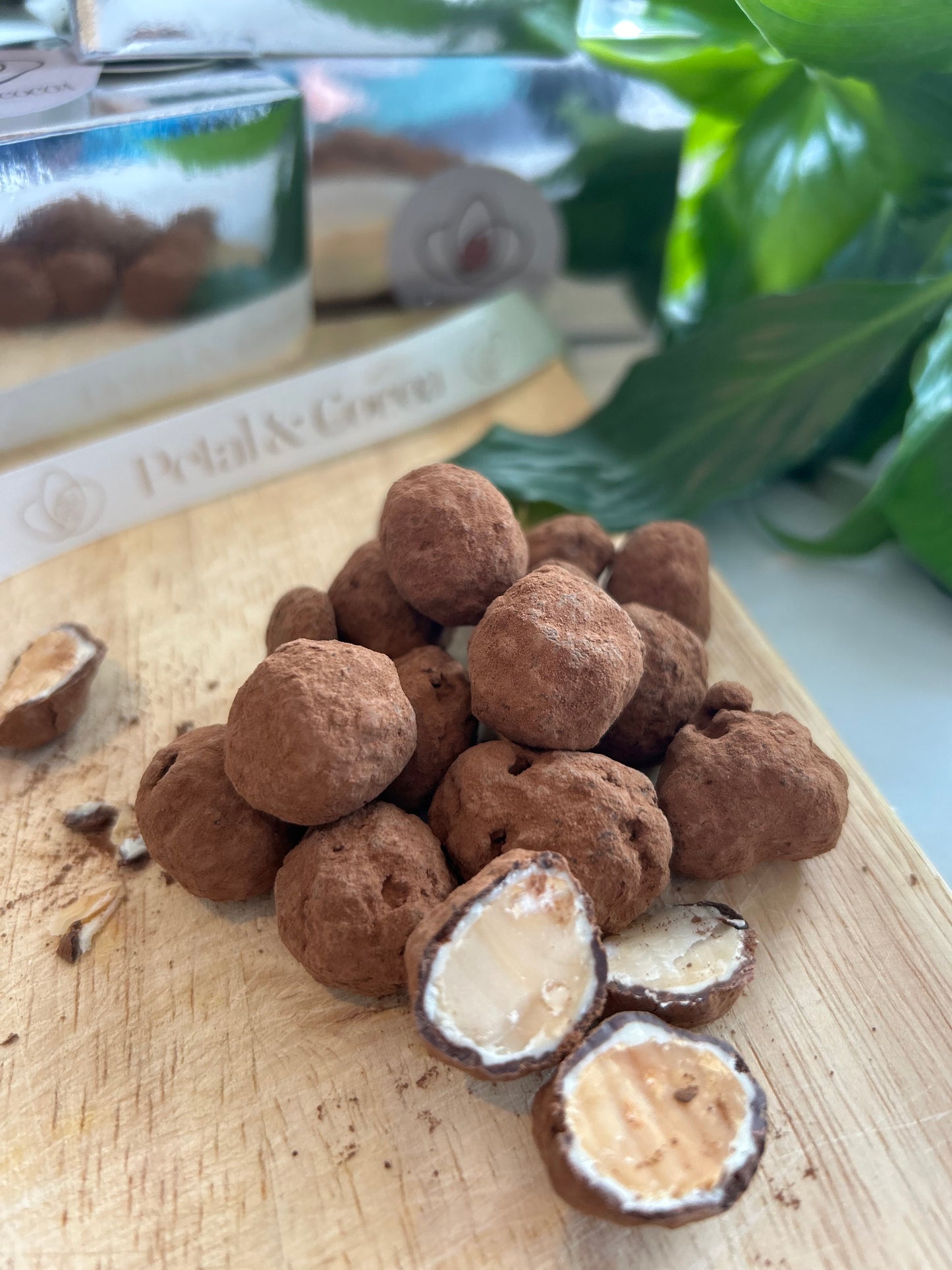 Decadent Macadamia Dragées (180 g)